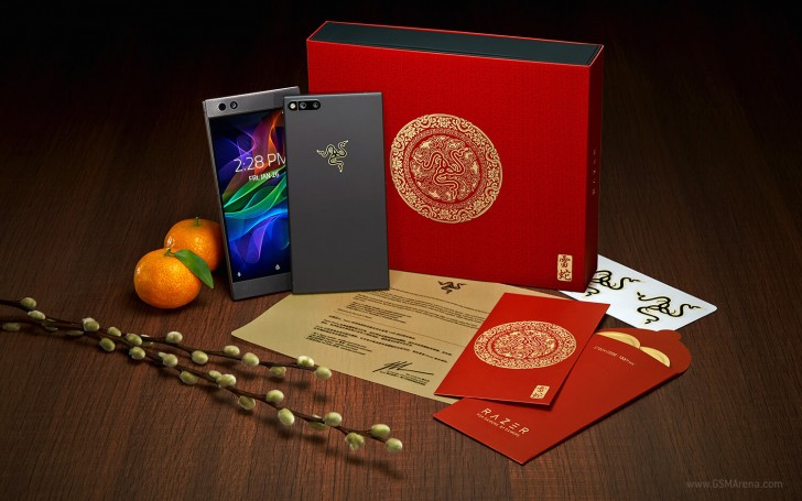 Razer выпустила специальное издание своего смартфона Razer Phone 2018 Gold Edition