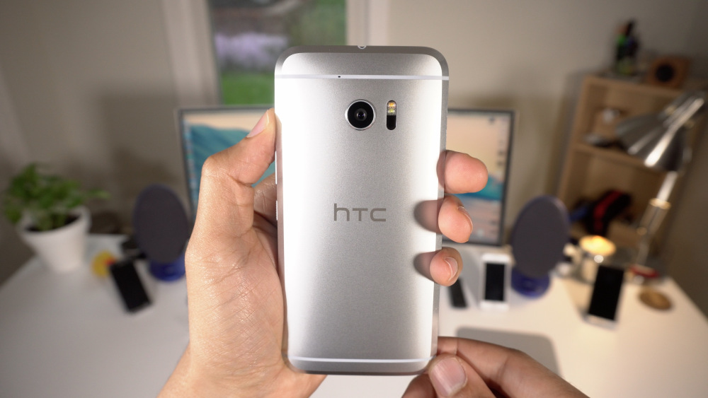 Смартфон HTC 10 взорвался, нанеся своей владелице травмы