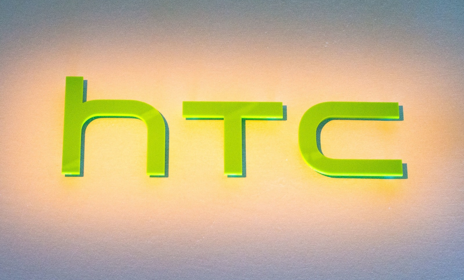 Падение выручки HTC установило антирекорд