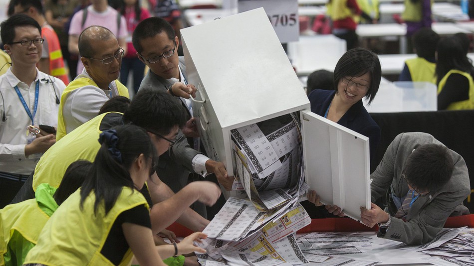 В Гонконге украдены личные данные 3,7 млн избирателей