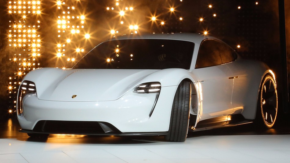 Porsche Mission E — спортивный электрокар, выпуск которого намечен на 2019 год