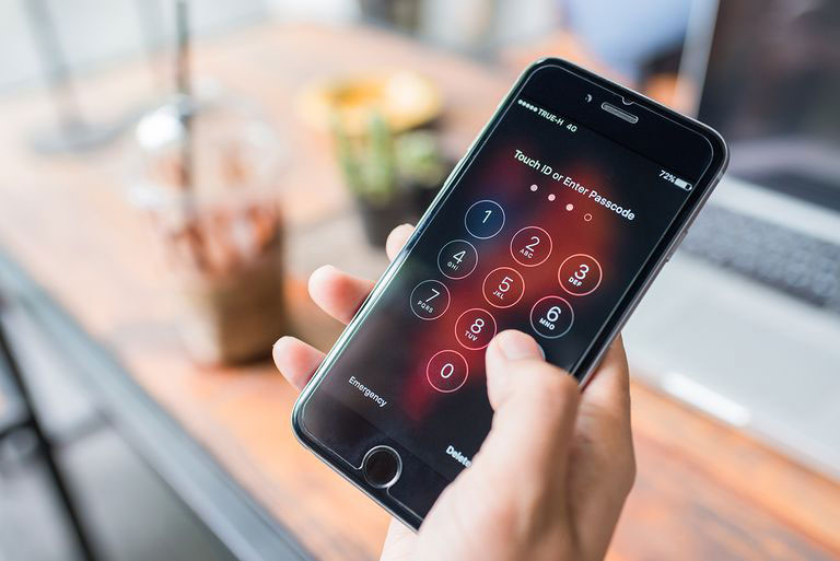 Apple выпустила обновление, которое сделает невозможным доступ полиции к заблокированному iPhone