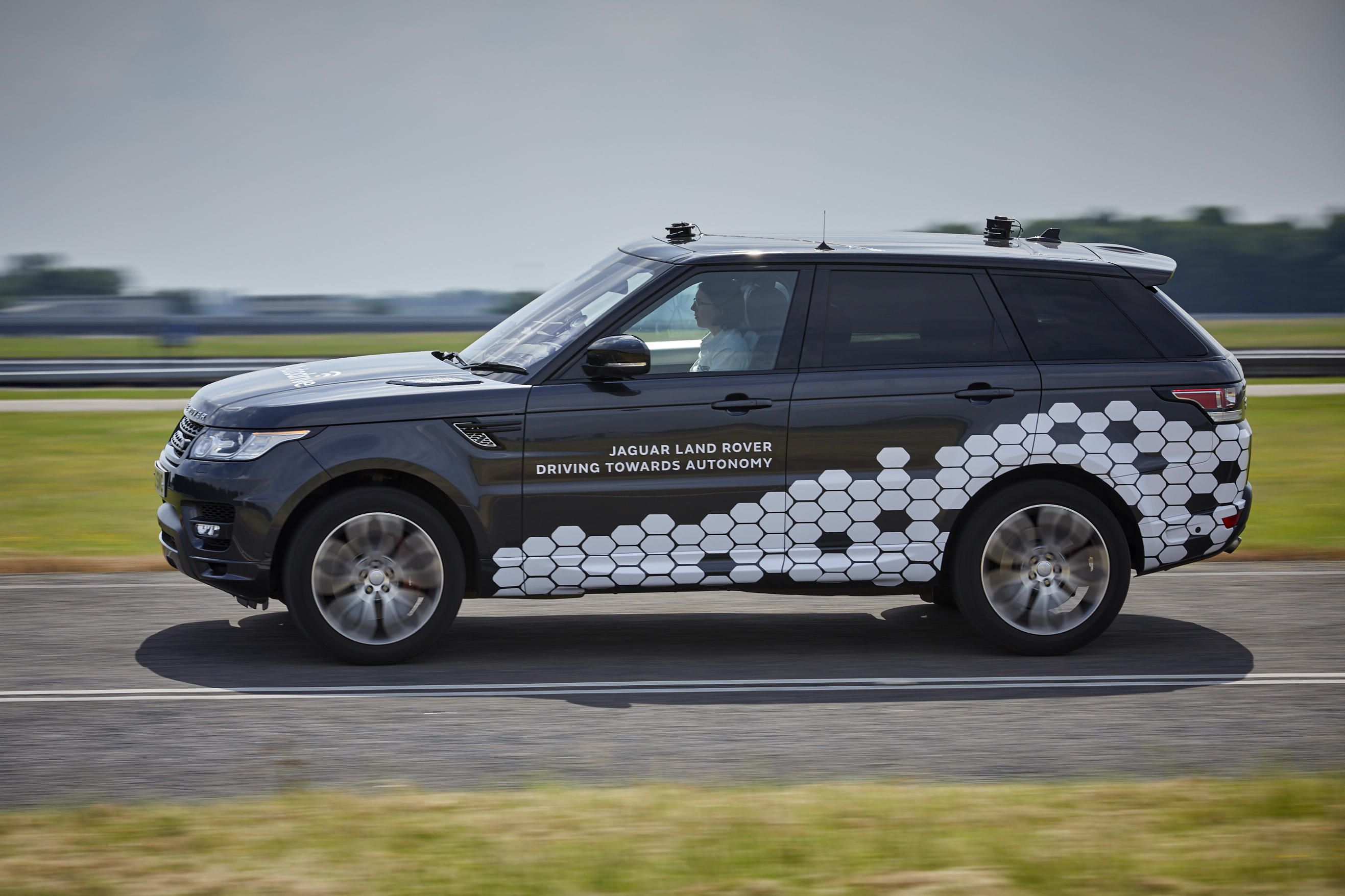 Jaguar Land Rover начинает тестировать беспилотные автомобили на дорогах общего пользования