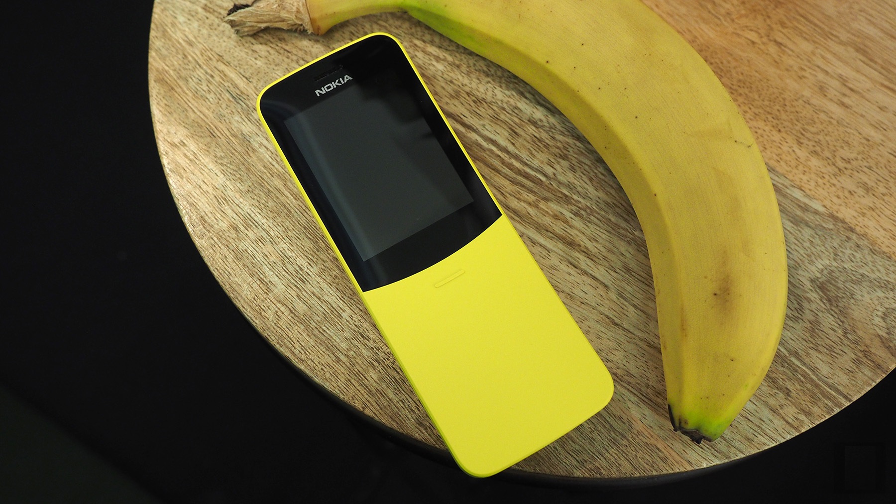 Представлен обновленный телефон Nokia 8110 с поддержкой 4G, приложений Google и социальных сетей