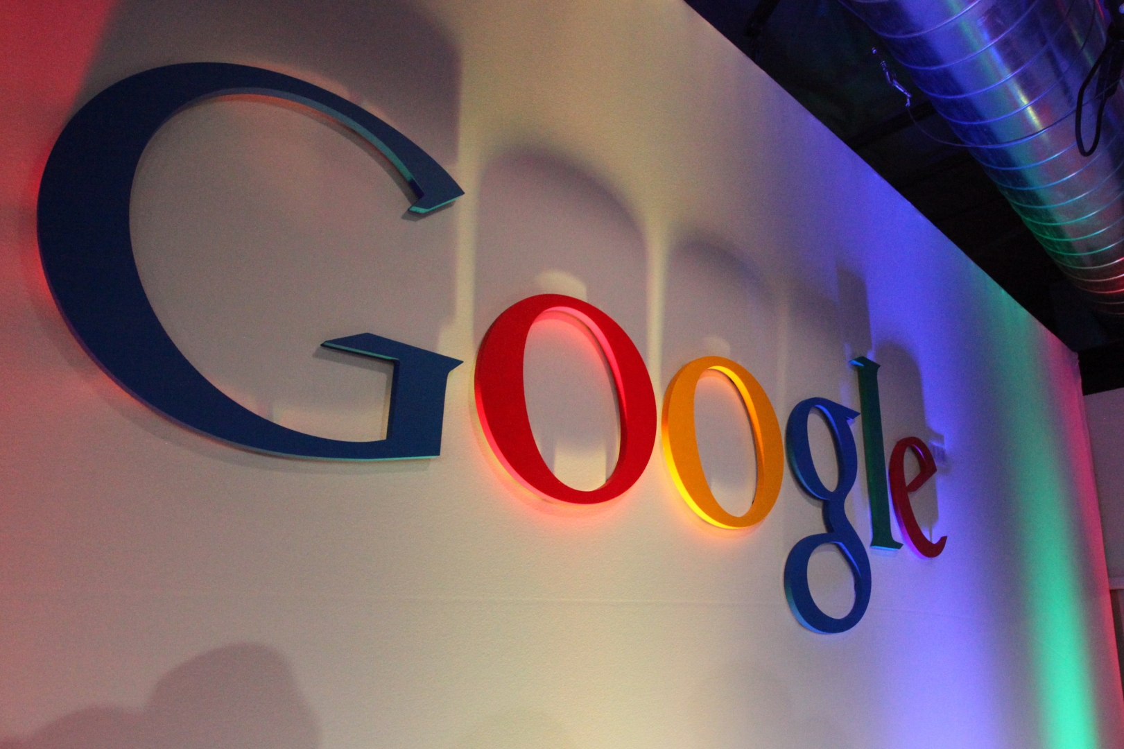 Антимонопольное расследование в отношении Google теперь касается также поисковика и Android