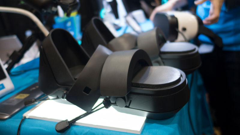 На выставке CES 2017 представлена VR-обувь от Cerevo