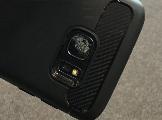 Владельцы Galaxy S7 и Galaxy S7 edge утверждают, что объектив камеры их смартфонов разбился без внешнего воздействия