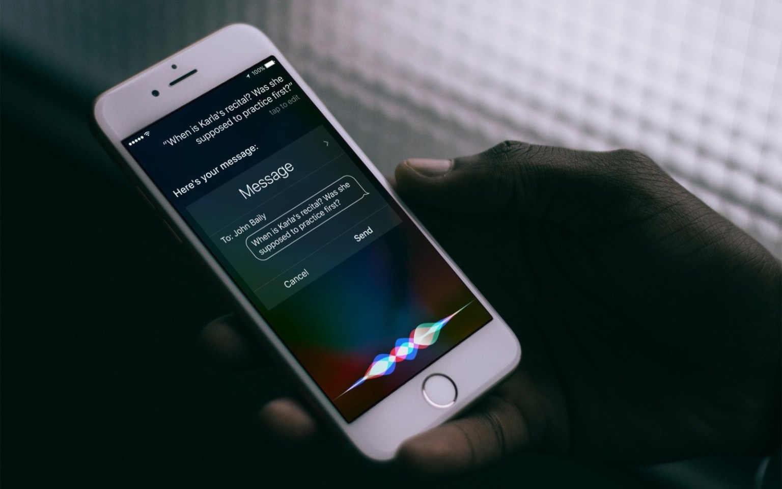 Из-за ошибки в iOS помощник Siri может читать сообщения с заблокированного iPhone