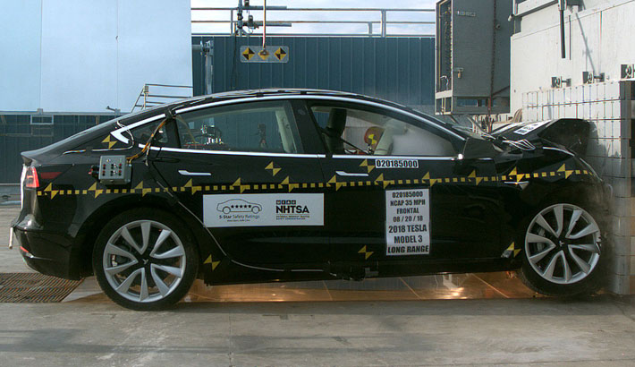 Электромобиль Tesla Model 3 получил высшую оценку в краш-тестах