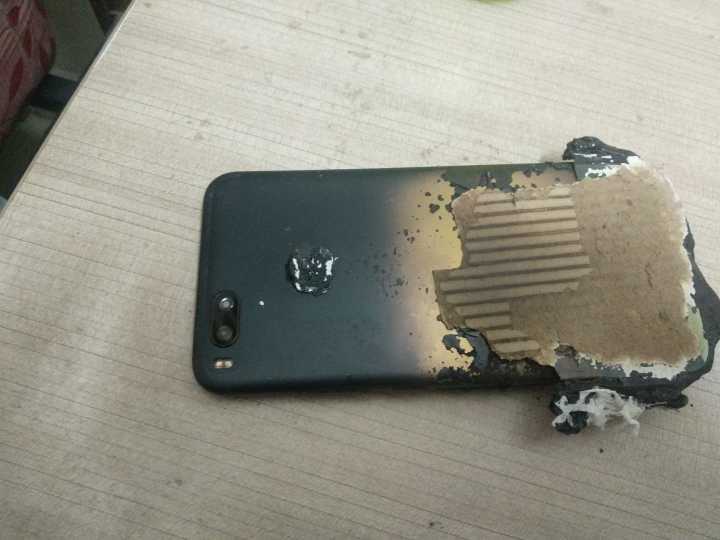 Смартфон Xiaomi Mi A1 загорелся во время зарядки